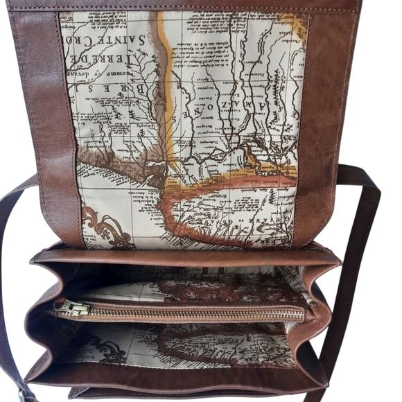 LAND LEATHER CRAFTSMANSHIP Croc Leather Crossbody Map Lock Key Flap Bag Charm - Picture 5 of 16